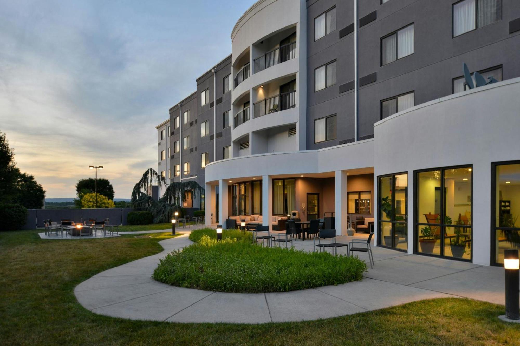 Courtyard By Marriott Harrisburg Hershey Eksteriør billede
